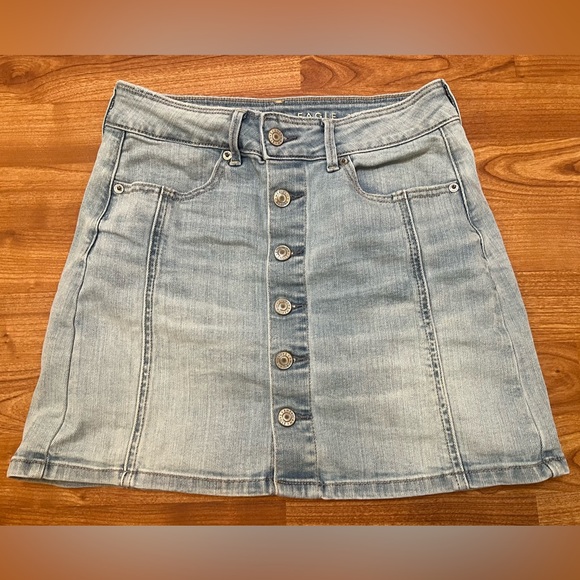 American Eagle Outfitters Dresses & Skirts - American Eagle Denim Mini Skirt Sz 2 Light Wash Button Front Stretch